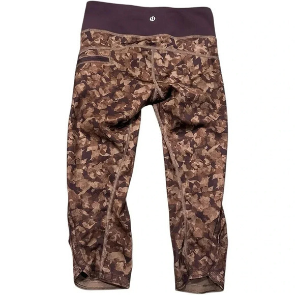 Lululemon Brown Camo High-Waisted Cropped Leggings with Zipper Pocket, Size 2 - Picture 5 of 5